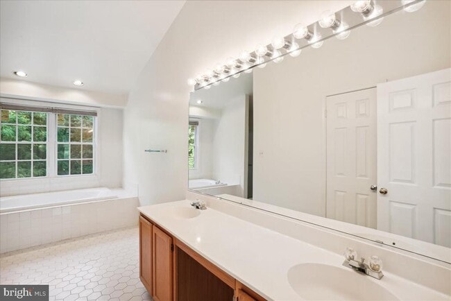 Building Photo - 18518 Gingerbread Ln