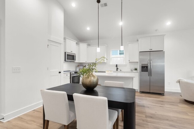 Building Photo - 2304 Delano St