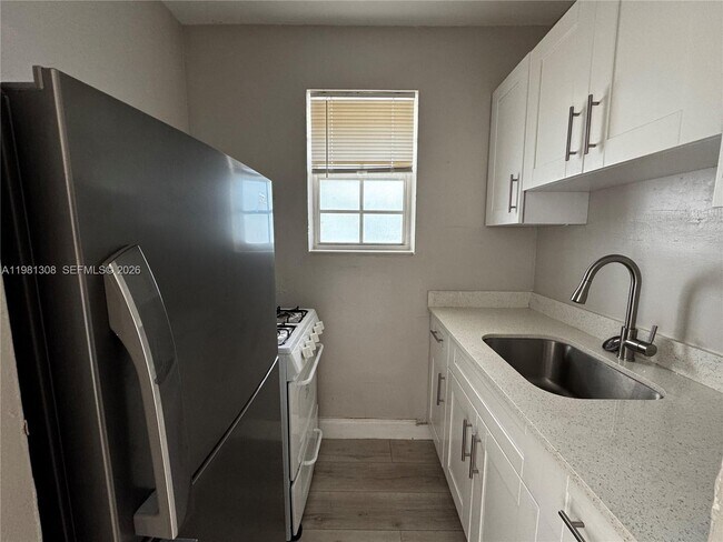 Building Photo - 500 13th St