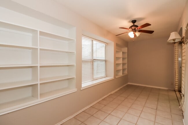 Building Photo - 12314 Meadow Ridge Dr