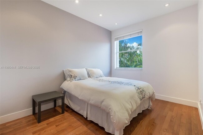 Building Photo - 1651 NE 196th St