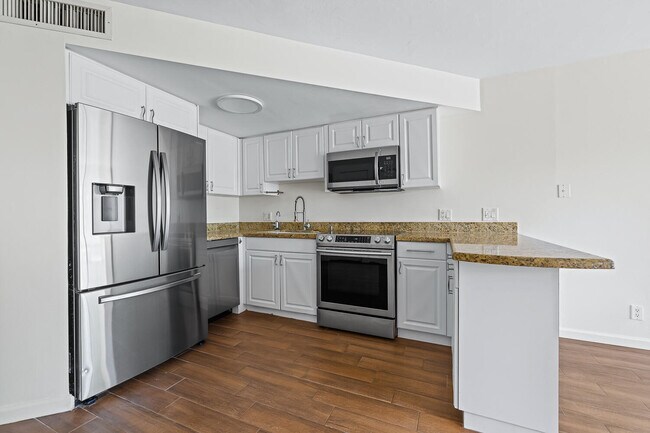 Building Photo - 9 Deer Creek Rd