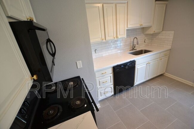 Building Photo - 1632 Mary Lou Dr