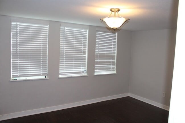 Building Photo - 402 Granberry St