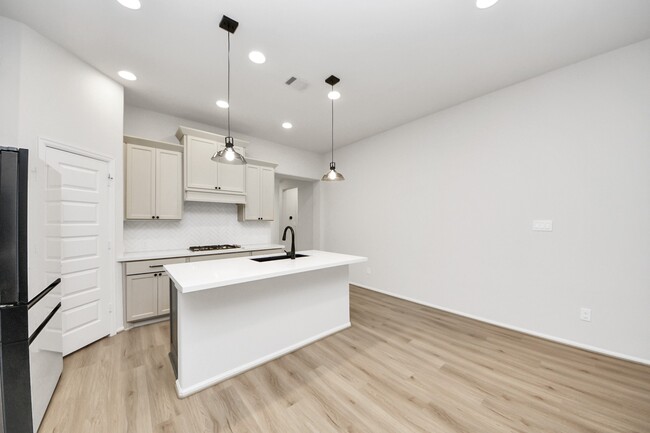 Building Photo - 25931 Dawning Torch Trce