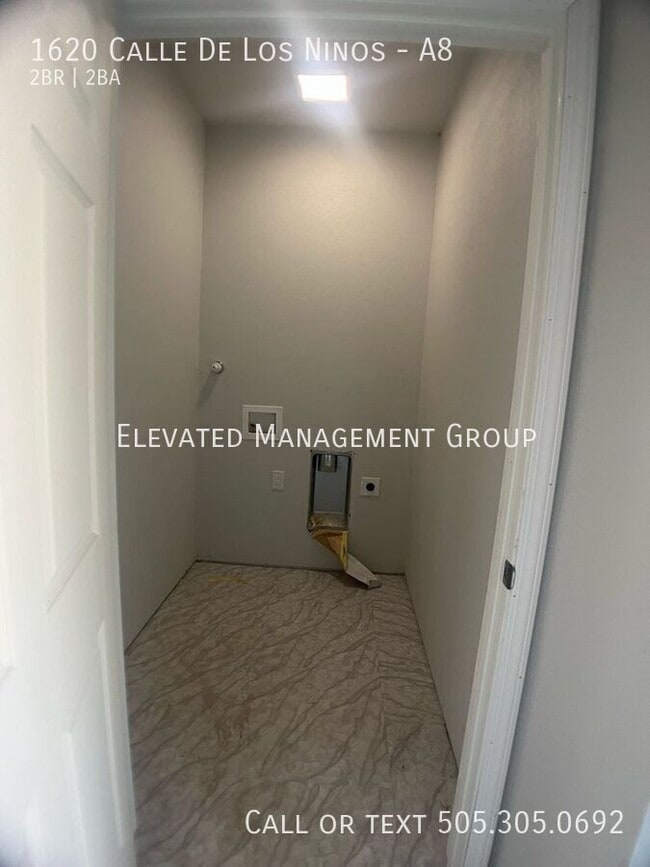 Building Photo - 1620 Calle de los Ninos Ave