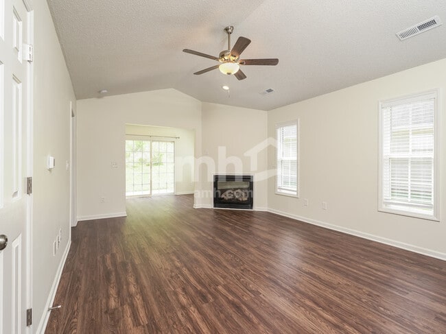 Building Photo - 5835 Regent Village Dr