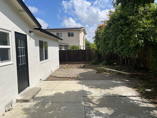 Building Photo - Remodeled Cupertino Gem in Top-Rated School District!