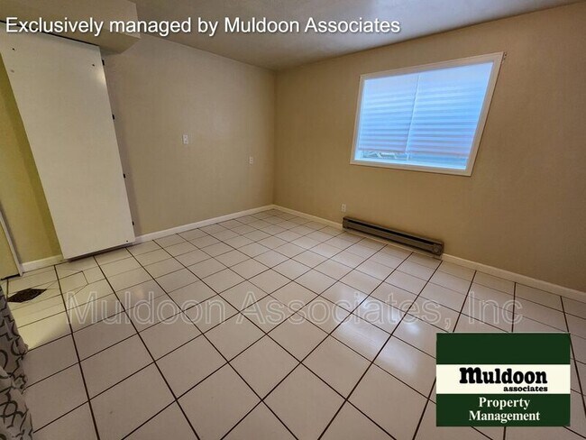 Building Photo - 654 S Bellflower Dr