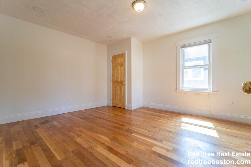 Building Photo - 12 Logan St