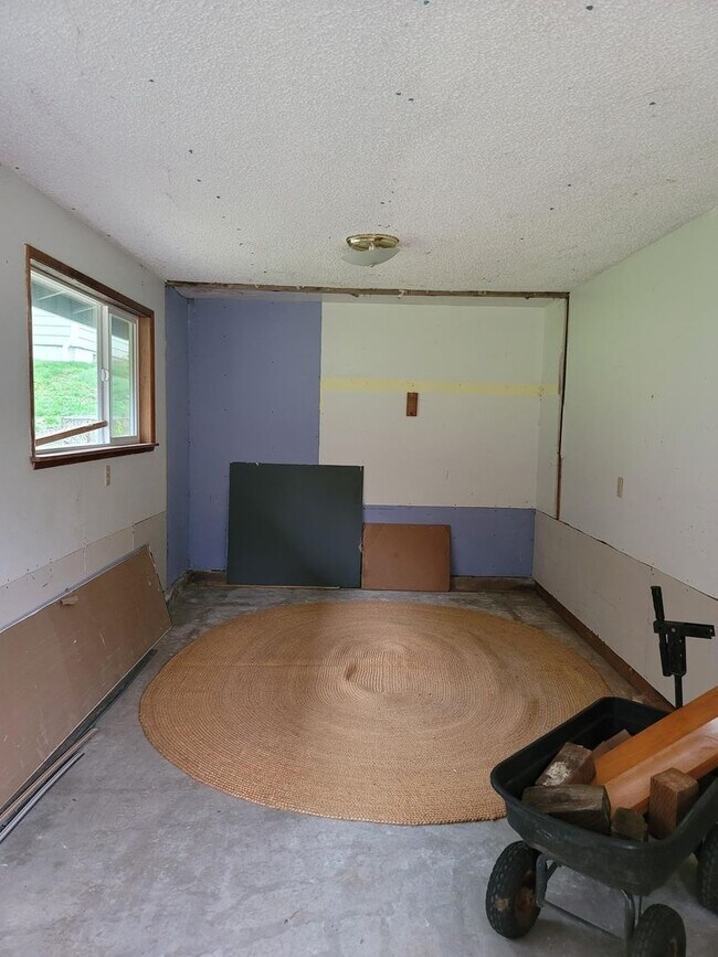 Building Photo - 2 Bedroom Rambler in Suquamish!