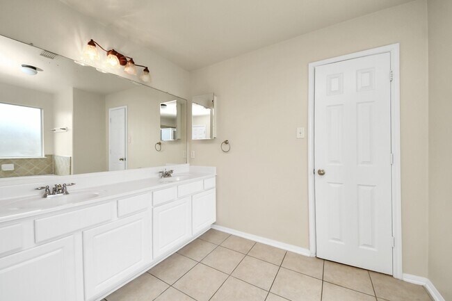 Building Photo - 8614 Riverbend Canyon Ln