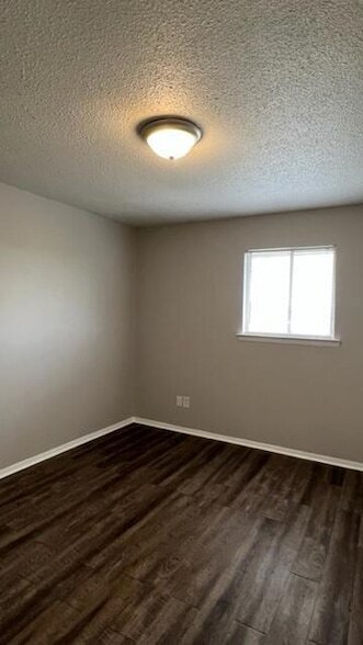 Building Photo - 210 Hendricks Blvd