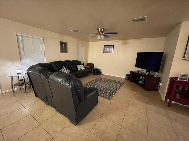 Building Photo - 12840 St Mary Dr