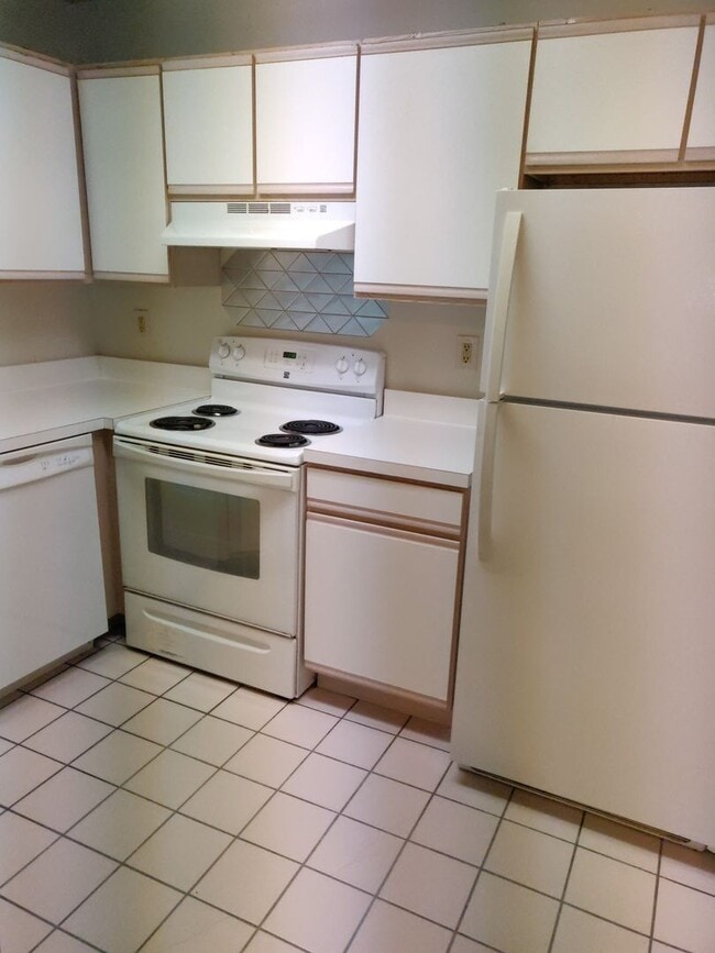 Building Photo - Charming 2 Bedroom/ 1 Bathroom Condo in Parkville, MD!