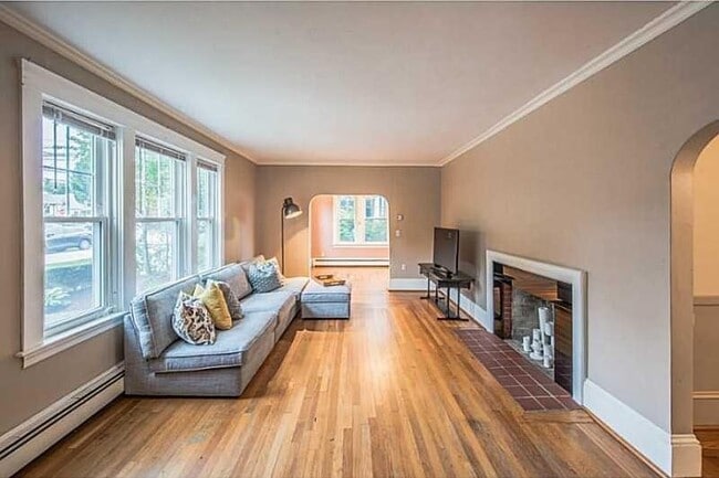 Building Photo - 99 Oak Hill Ave