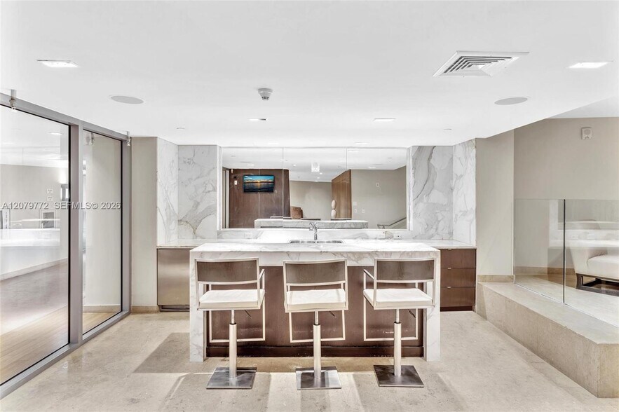 Building Photo - 900 Biscayne Blvd