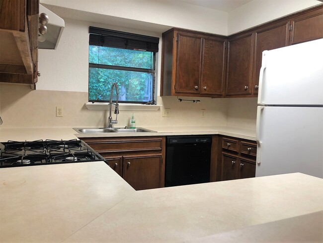 Building Photo - 6503 Hart Ln