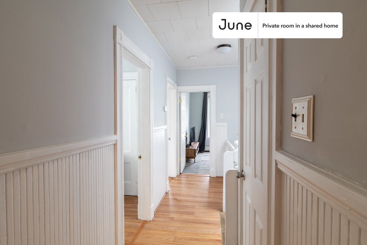 Building Photo - Room in Shared 3 bed/1 bath home