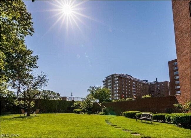 Building Photo - 11820 Edgewater Dr