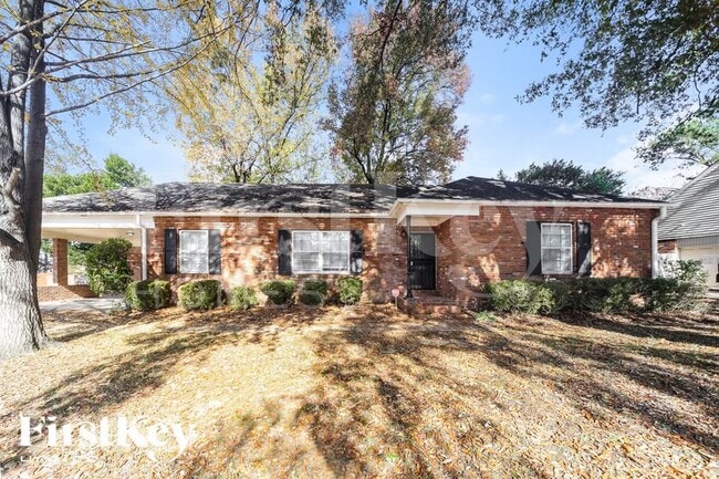 Building Photo - 4560 Parkwood Rd