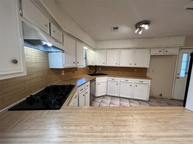 Building Photo - 6630 Trigate Dr