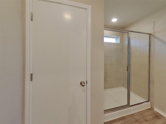 Building Photo - 5104 Saddle Clb Dr