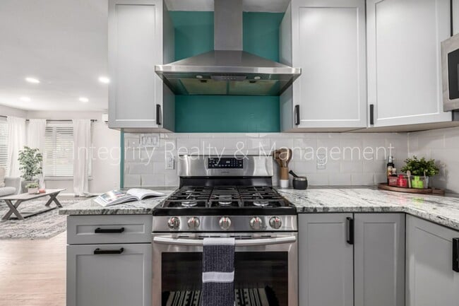 Building Photo - 3200 S Grape St