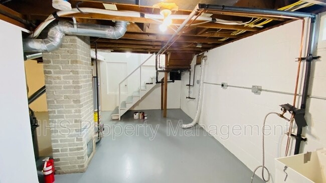 Building Photo - 504 Delafield Ave