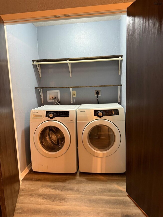 Building Photo - 1019 Harris Ln