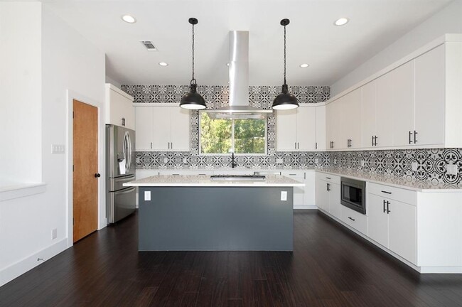 Building Photo - 2650 Crazyhorse Pass