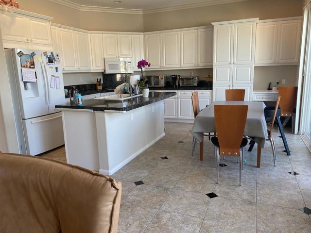 Building Photo - 10992 Cloverhurst Way