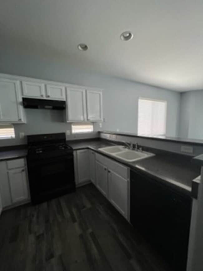 Building Photo - SOUTHERN HIGHLANDS BEAUTY!