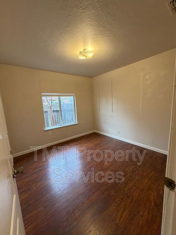 Building Photo - 2011 Mangrum Ave