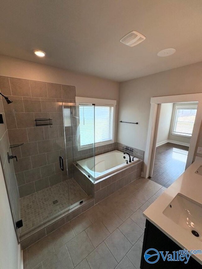 Building Photo - 106 Harvester Dr