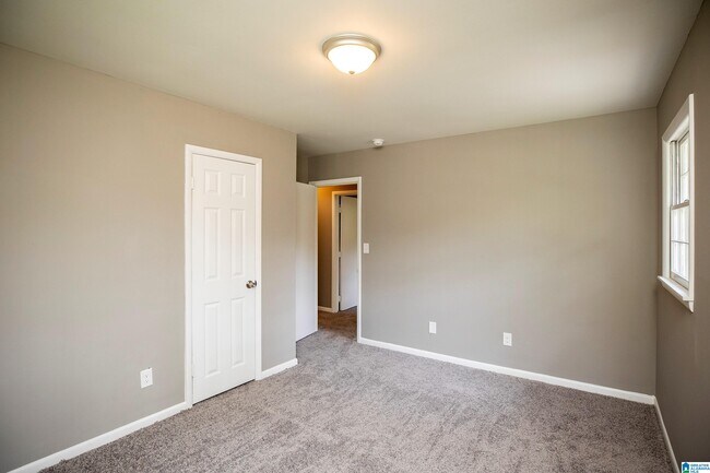 Building Photo - 1037 Dawn Dr