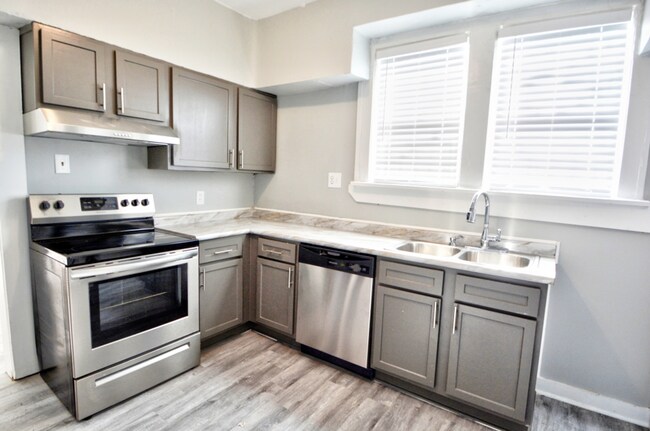 Building Photo - Thoughtfully Renovated 3-Bedroom, 1-Bath | Open to Section 8