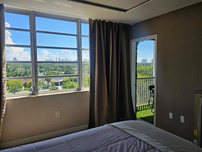 Building Photo - 1780 NE 191st St