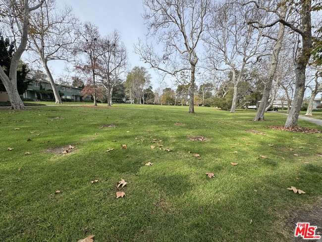 Building Photo - 5259 1/2 Village Green