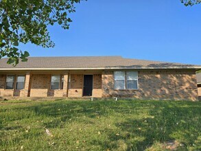 Building Photo - One-Bedroom with Garage
