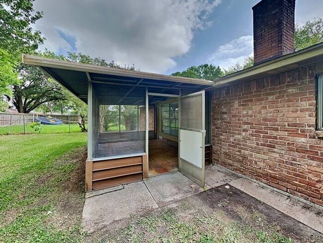 Building Photo - 16627 Blackhawk Blvd