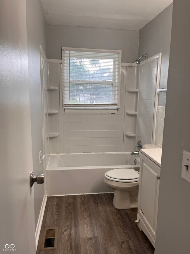 Building Photo - 6262 Eastridge Dr