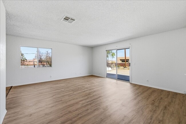 Building Photo - 6851 Quail Spring Ave