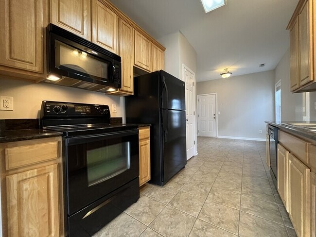 Building Photo - 2004 Helleri Dr