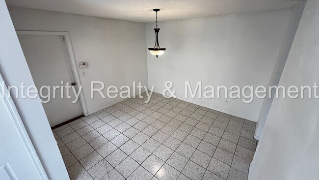 Building Photo - 4745 Playschool Dr
