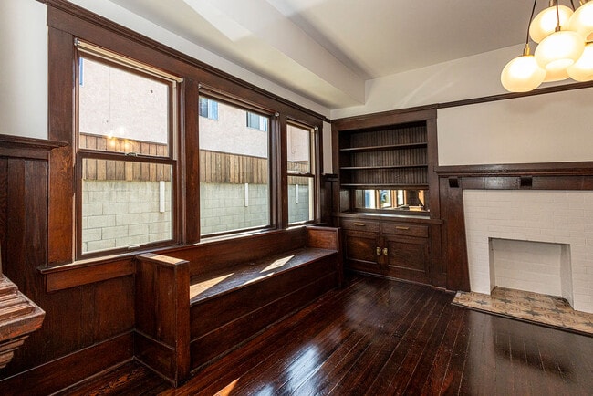 Building Photo - 1616 Bridge St