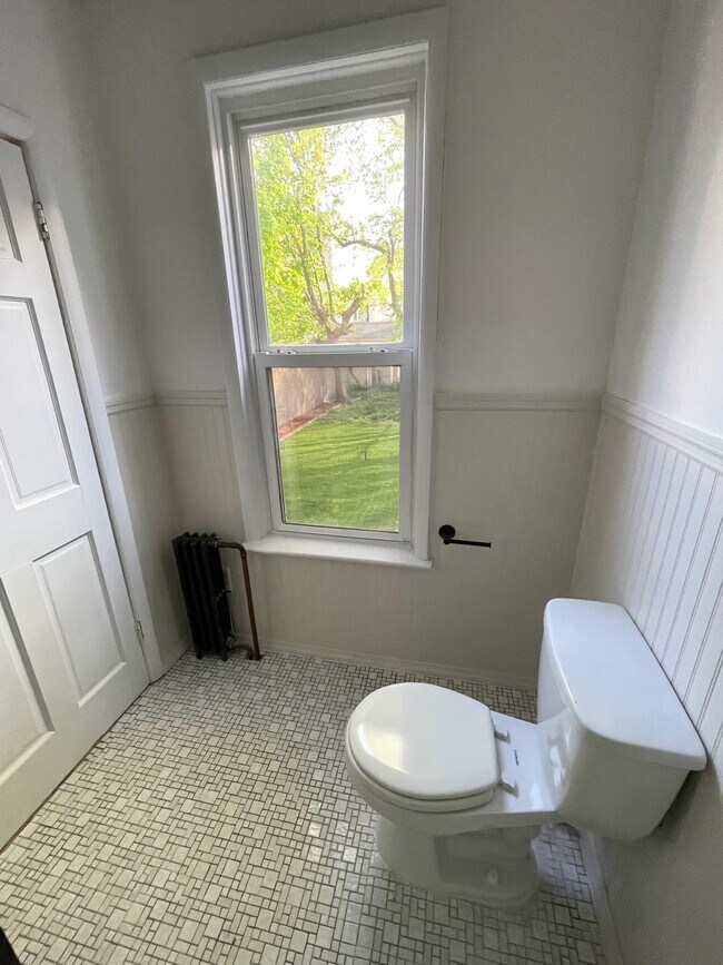 Building Photo - 27 Hopkins Ave