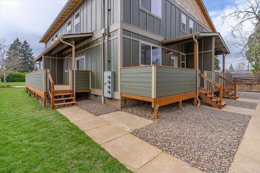 Building Photo - 1094 15th St SE