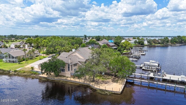 Building Photo - 2718 Country Club Dr