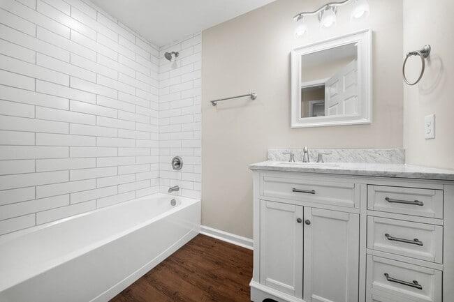 Building Photo - 409 Granade St